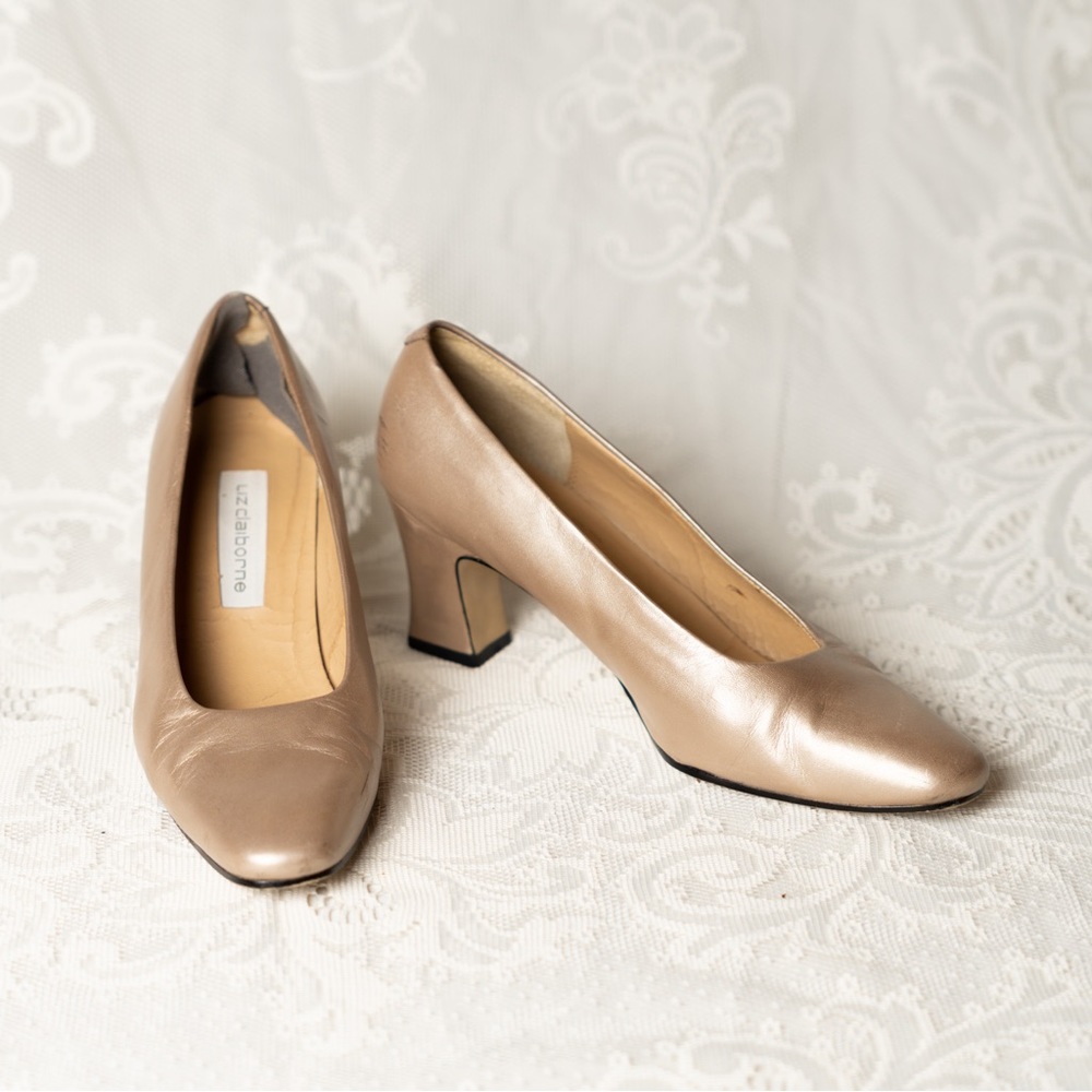 Nice vintage pearl heels